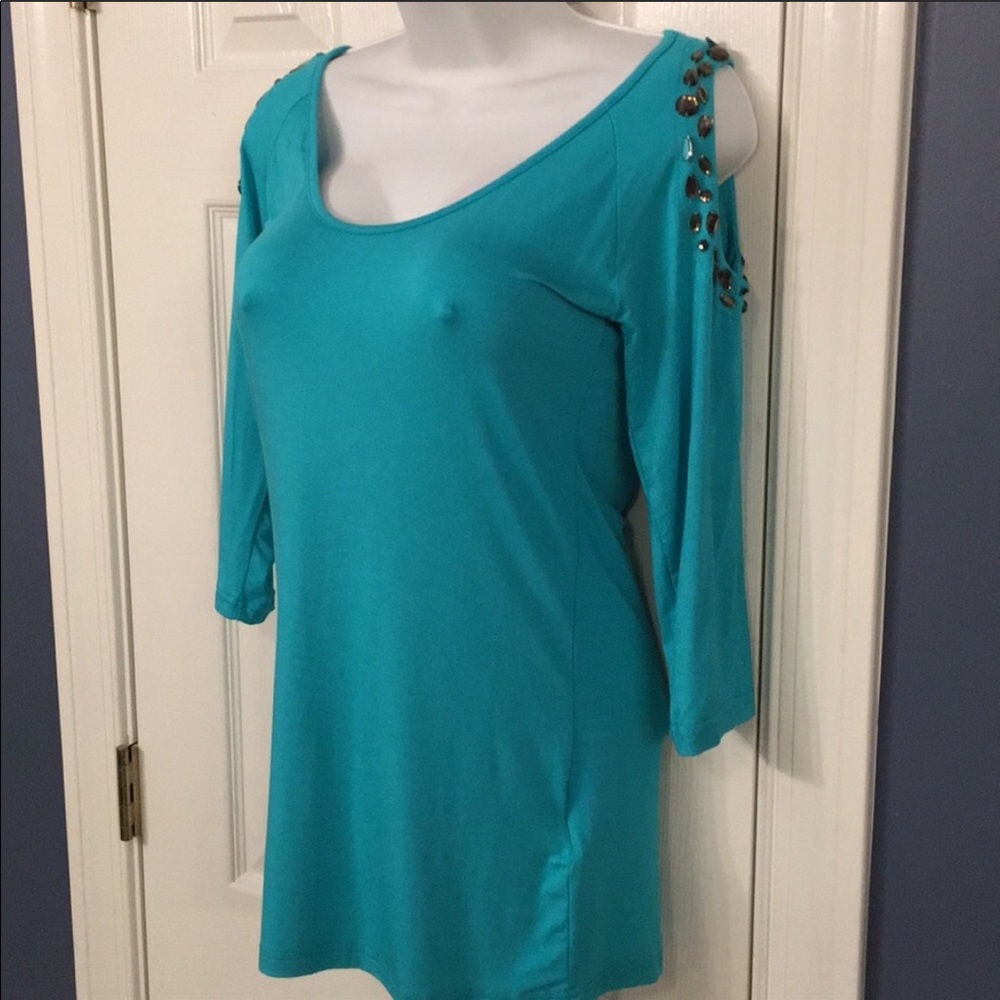 NWOT cold shoulder Venus Top